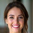 Retrato de una mujer sonriente.